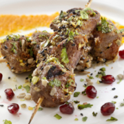 BROCHETAS DE CARNE DE RES CON DUKKAH