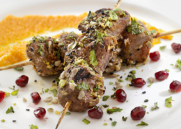 BROCHETAS DE CARNE DE RES CON DUKKAH