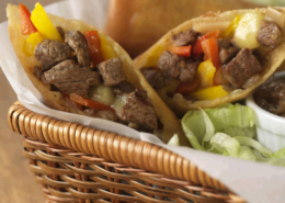 Antipasto Picante Carne de Res y Queso Gouda