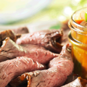 ASADO A LA CERVEZA CON VERDURAS FRESCAS MIXTAS PARA ROSTIZAR