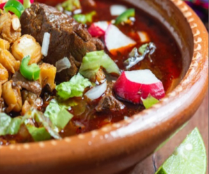 Pozole con Paleta de Res Canadiense