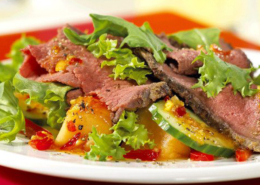 ASADO AL JENGIBRE CON ENSALADA DE NARANJA Y MELÓN