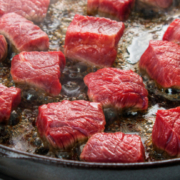 ¿Por qué la carne genera espuma cuando la cocinamos?