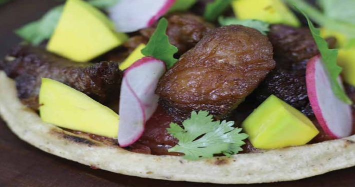 Sopes de chicharrón de rib eye