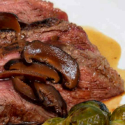 PICAÑA CON SALSA DE CERVEZA Y HONGOS