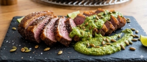 Picaña Canadiense a la Parrilla con Salsa de Aguacate y Pepita