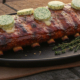 Costillas Premium a la Parrilla con Mantequilla de Ajo y Hierbas